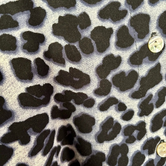 Nuage Bleu made on Maui Elegant Black, Gray and White Button Down Shirt. - Picture 8 of 11